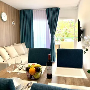 https://los-cristianos-costamar-apartment.tenerifehoteles.net